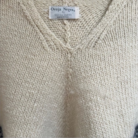 Vintage 1970’s Oveja Negra by Silvia Sarti Alpaca Poncho Handmade in Uruguay - Picture 3 of 7